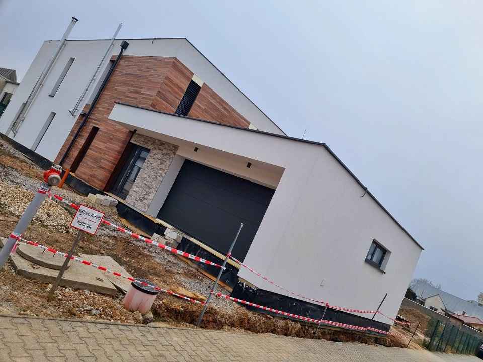 Ploty | POPRAD | WISNIOWSKI REALIZÁCIA : Rožňava okr. ROŽŇAVA | plot HOME INCLUSIVE AW 10.228 + 60m gabiónový plot 